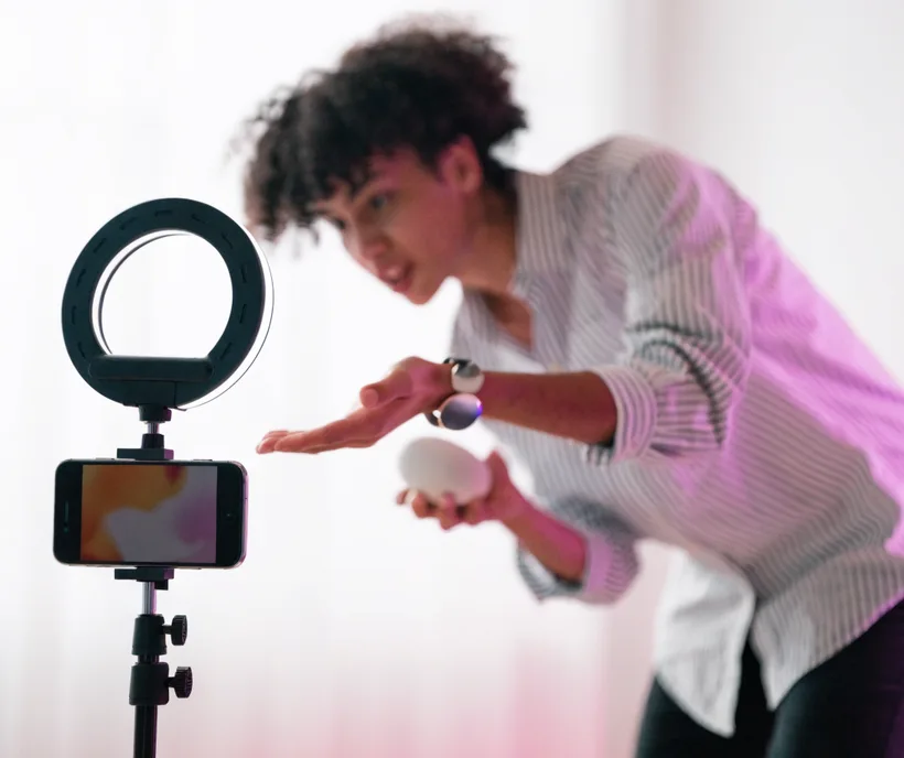 TwinTone AI live stream broadcasting to TikTok Live with real-time chat